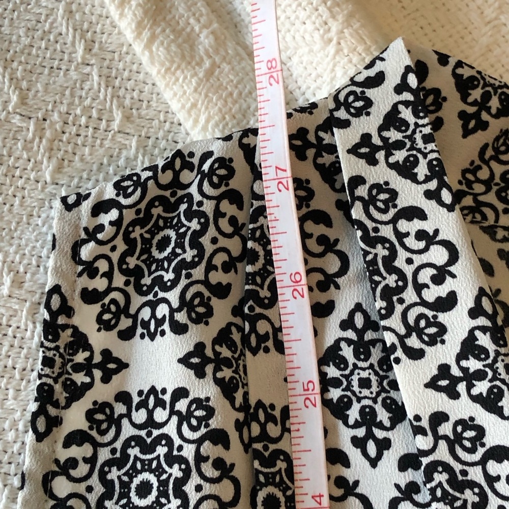 White & Black Scroll Print Long Length Sleeveless… - image 7